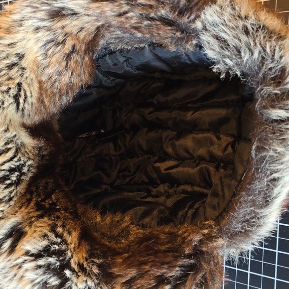 Mens Weatherproof fur winter hat with fur ear protection. Only used a few times. - Picture 4 of 7